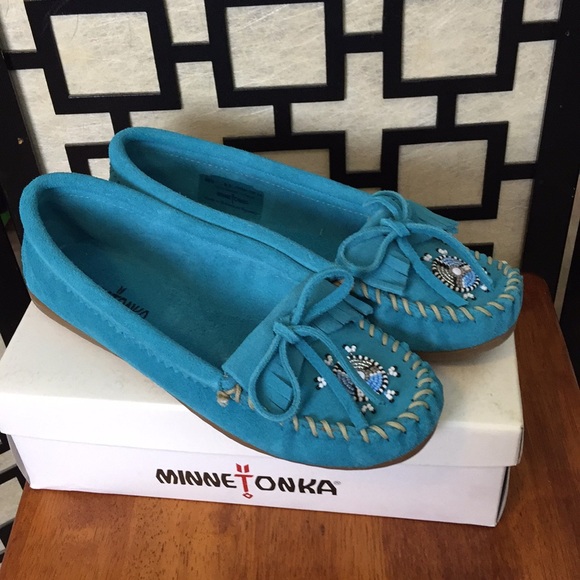 Minnetonka Shoes - NWB Minnetonka Me to We limited edition Moccasins